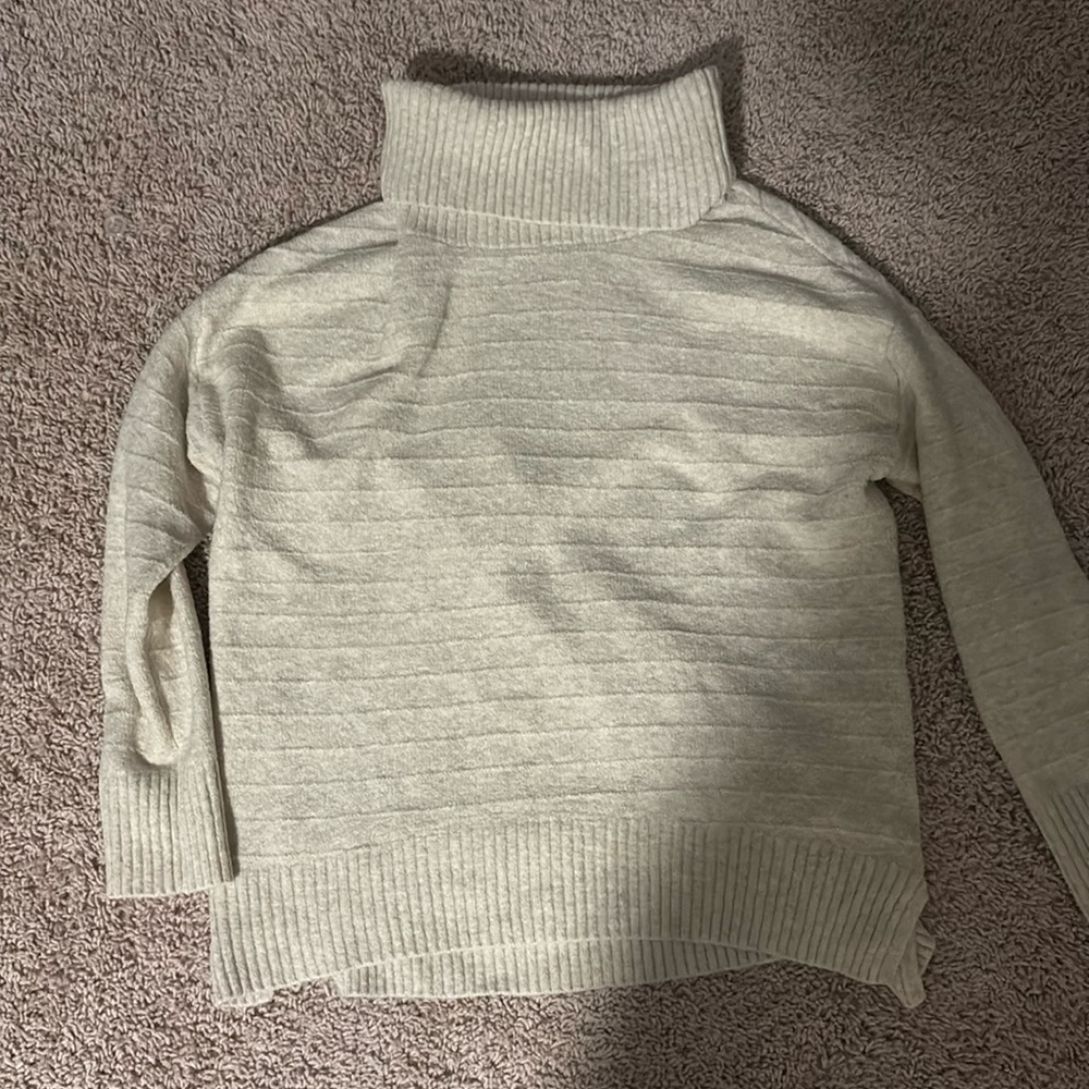 Old Navy turtleneck sweater size M